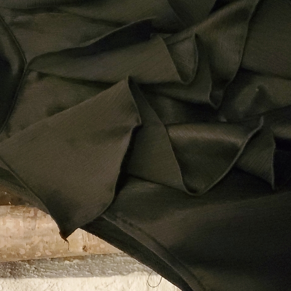 Melanie Lynn  - Blouse with ruffles. Black size 8 - Picture 2 of 8